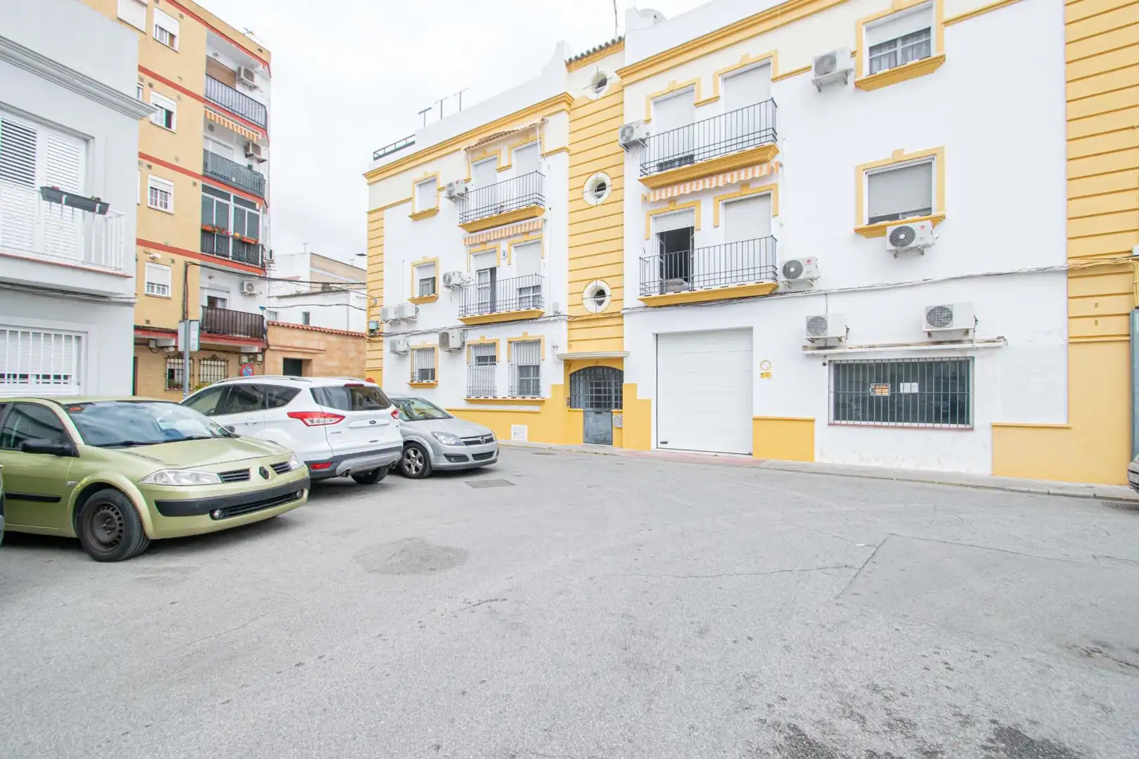 Vista exterior de Planta baja en venta en Gelves con Aire acondicionado