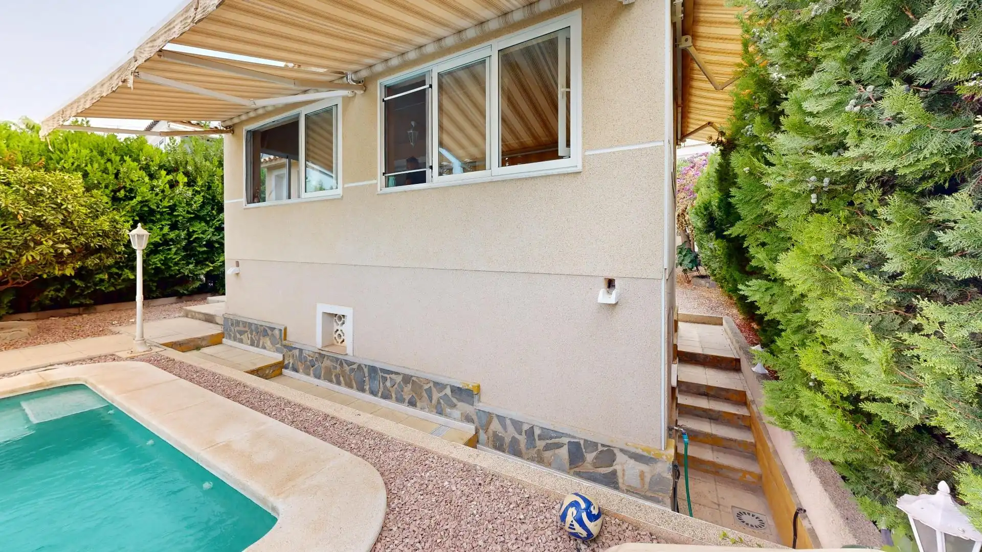 Piscina de Casa o xalet en venda en Torrevieja amb Aire condicionat, Calefacció i Jardí privat