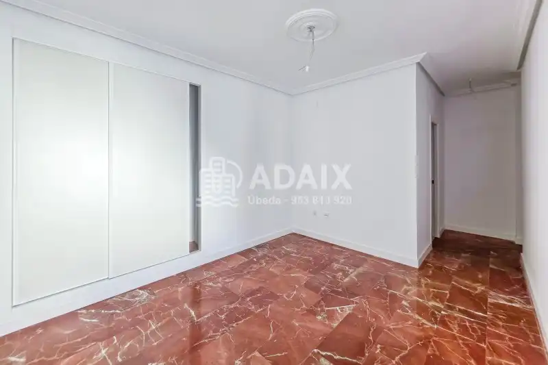 Schlafzimmer von Wohnung zum Verkauf in Úbeda mit Balkon