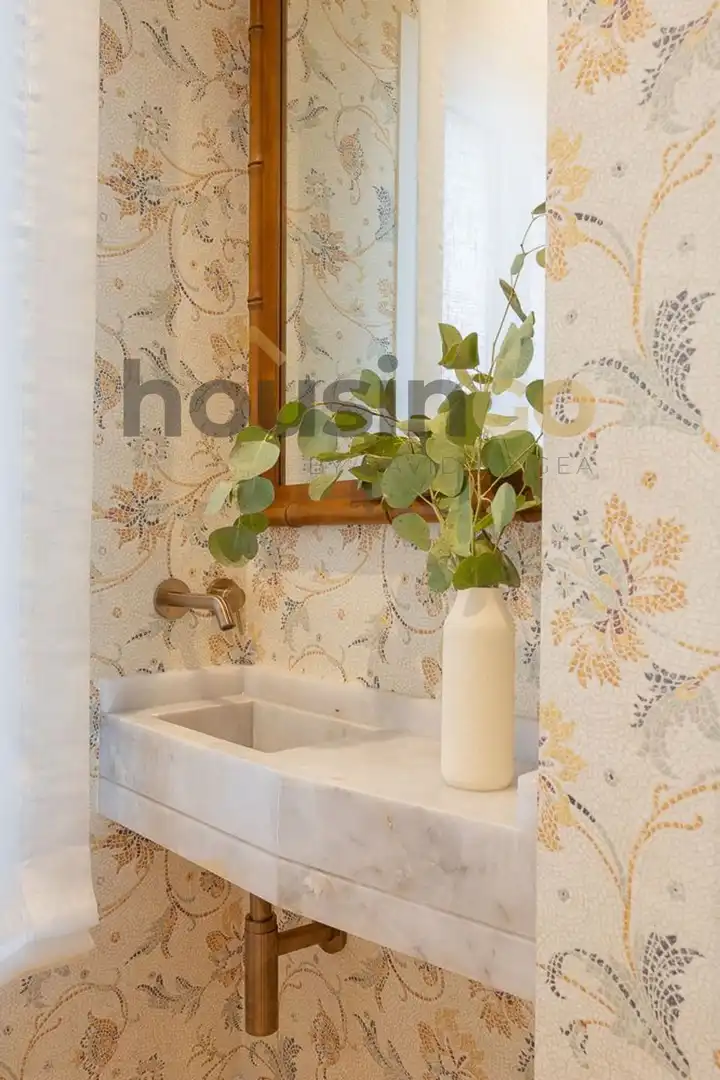 Bathroom of Flat for sale in Madrid  with Air Conditioner, Heating and Parquet flooring