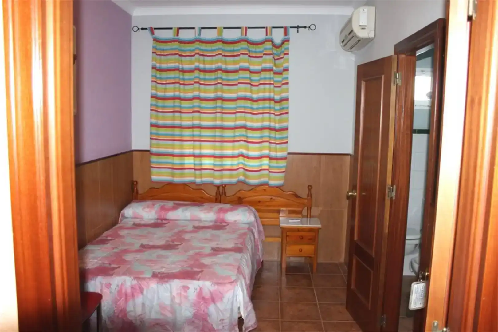 Dormitori de Local en venda en Paradas amb Aire condicionat