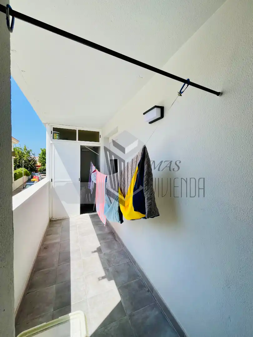 Terraza de Piso en venta en La Línea de la Concepción con Amueblado y Piscina comunitaria