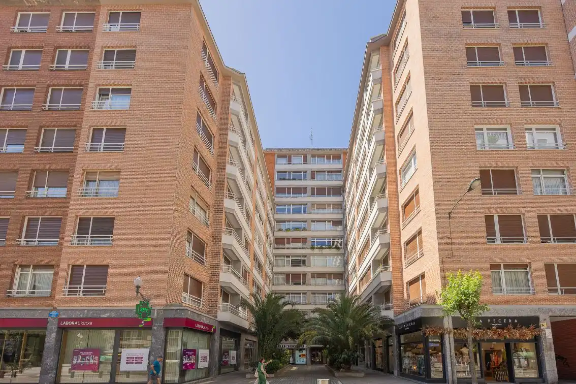 Vista exterior de Piso en venta en Bilbao  con Calefacción y Amueblado
