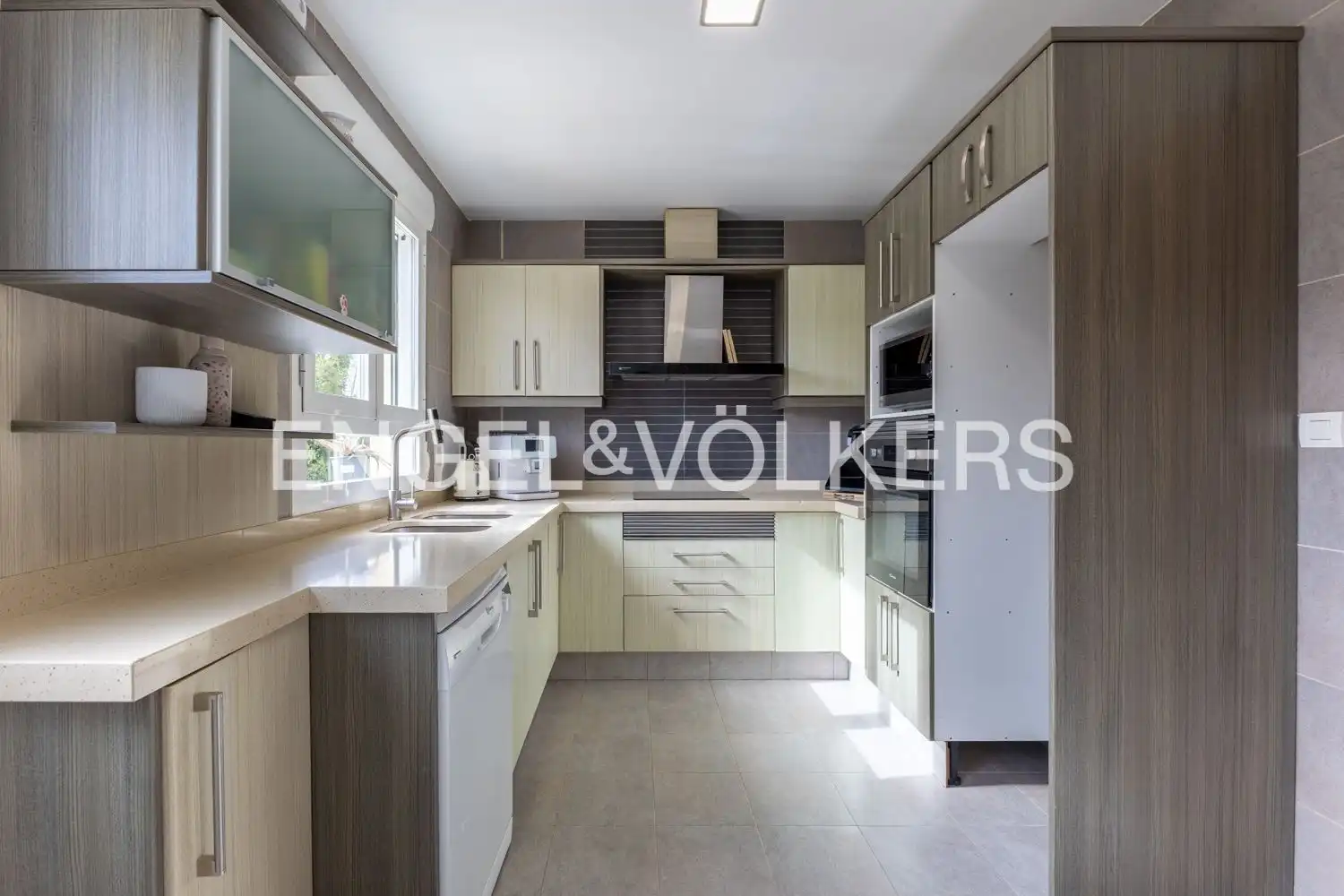 Kitchen of Houses for sale in Requena  with Air Conditioner, Heating and Storage room