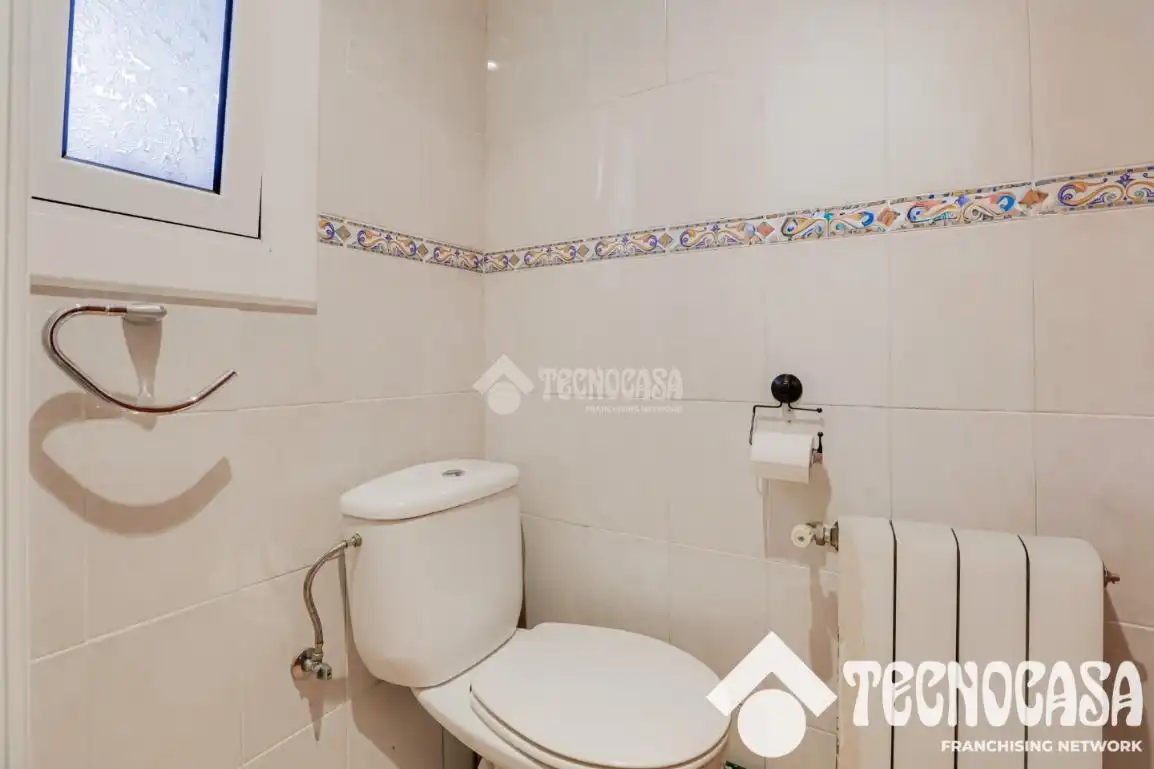 Bathroom of Flat for sale in Santa Coloma de Gramenet  with Air Conditioner, Heating and Balcony