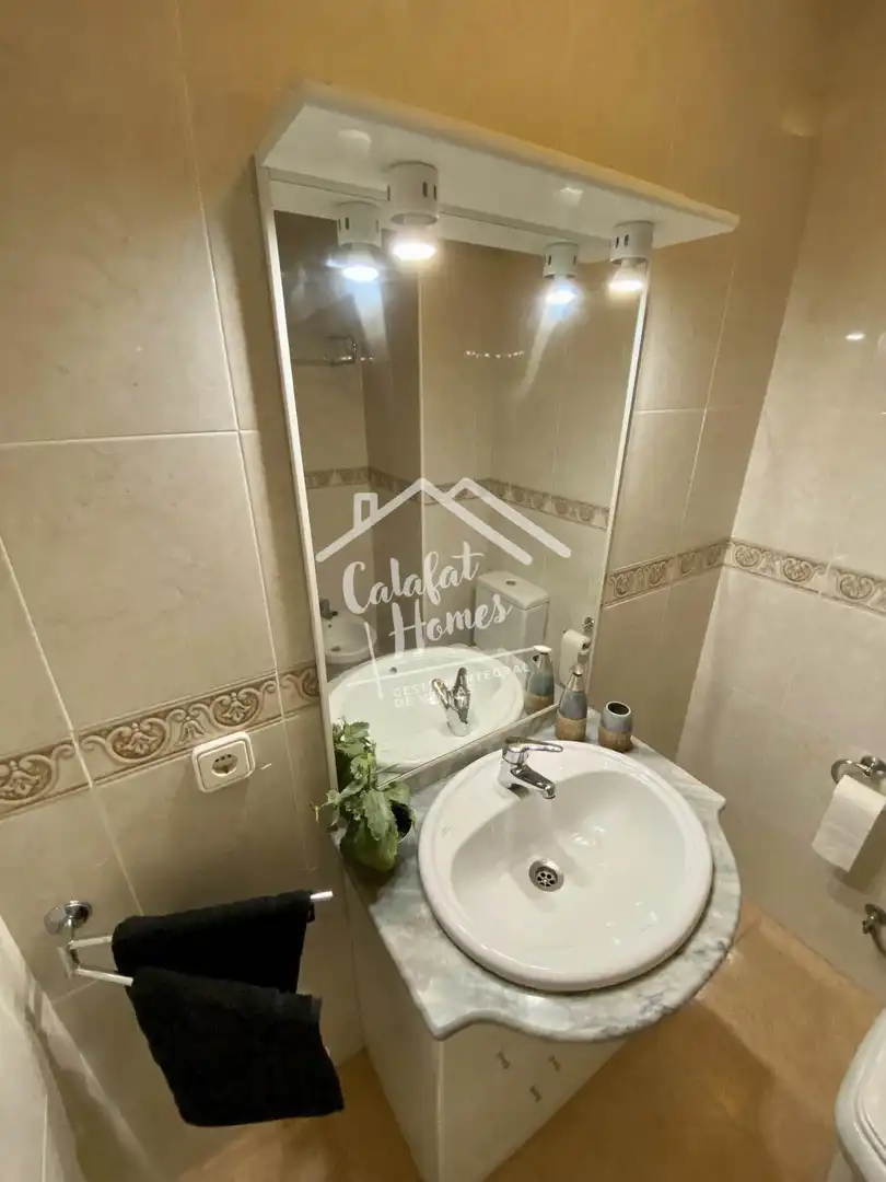 Badezimmer von Wohnung zum Verkauf in L'Ametlla de Mar  mit Klimaanlage und Mikrowelle