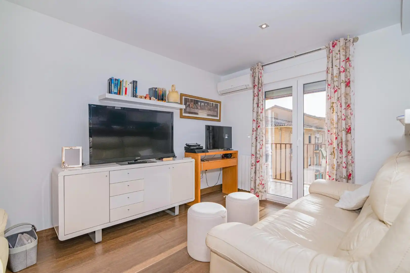 Sala de estar de Piso en venta en Granada con Aire acondicionado, Terraza y Amueblado