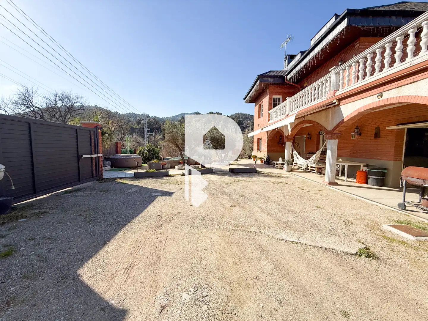 Vista exterior de Casa o xalet en venda en Corbera de Llobregat amb Aire condicionat, Calefacció i Jardí privat