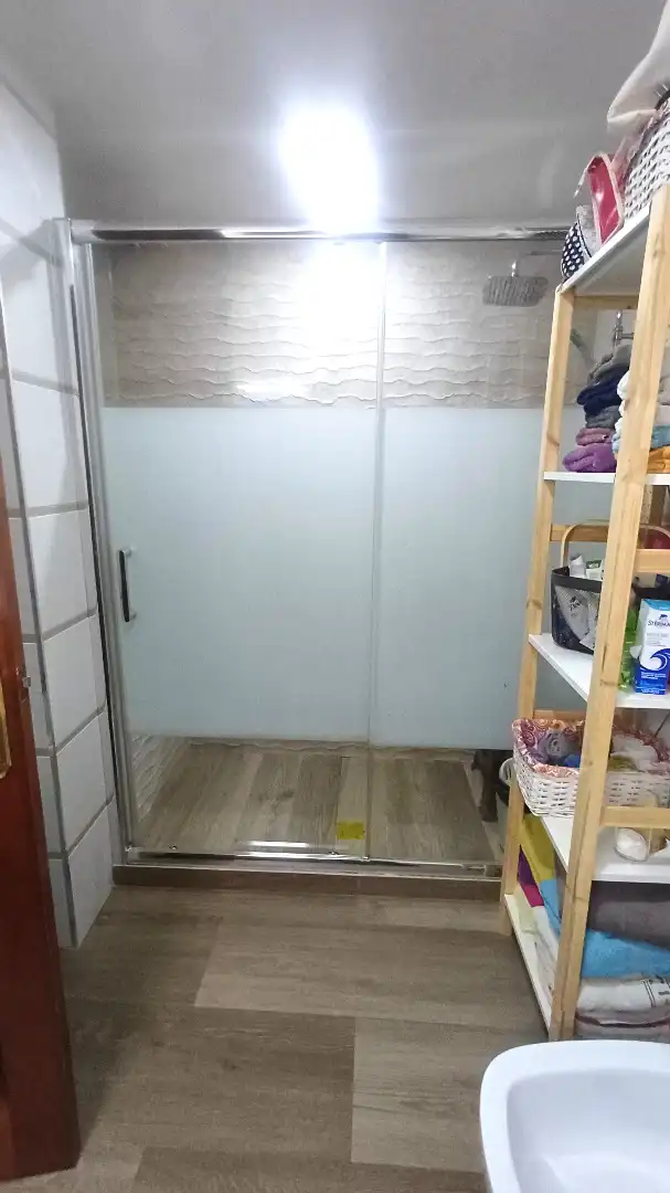 Badezimmer von Wohnung zum Verkauf in Huelva mit Klimaanlage