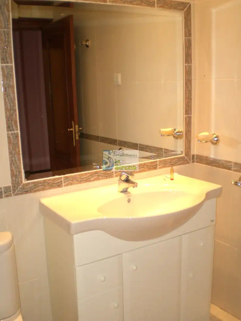 Bathroom of Commercial properties for sale in Castro-Urdiales  with Air Conditioner, Heating and Terrace