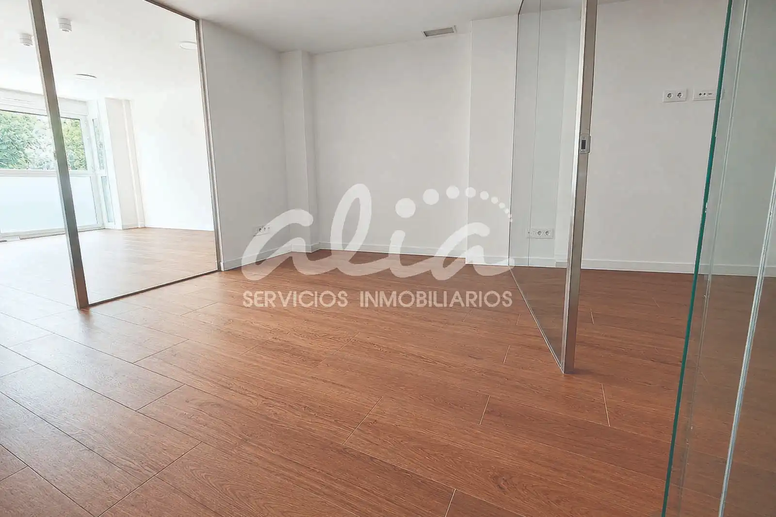 Office for rent in Pinto  with Air Conditioner, Heating and Terrace