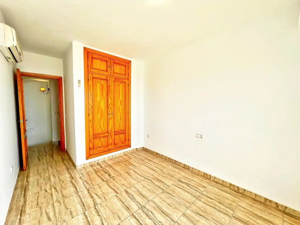 Einfamilien-Reihenhaus zum Verkauf in Vélez-Málaga mit Klimaanlage, Terrasse und Abstellraum