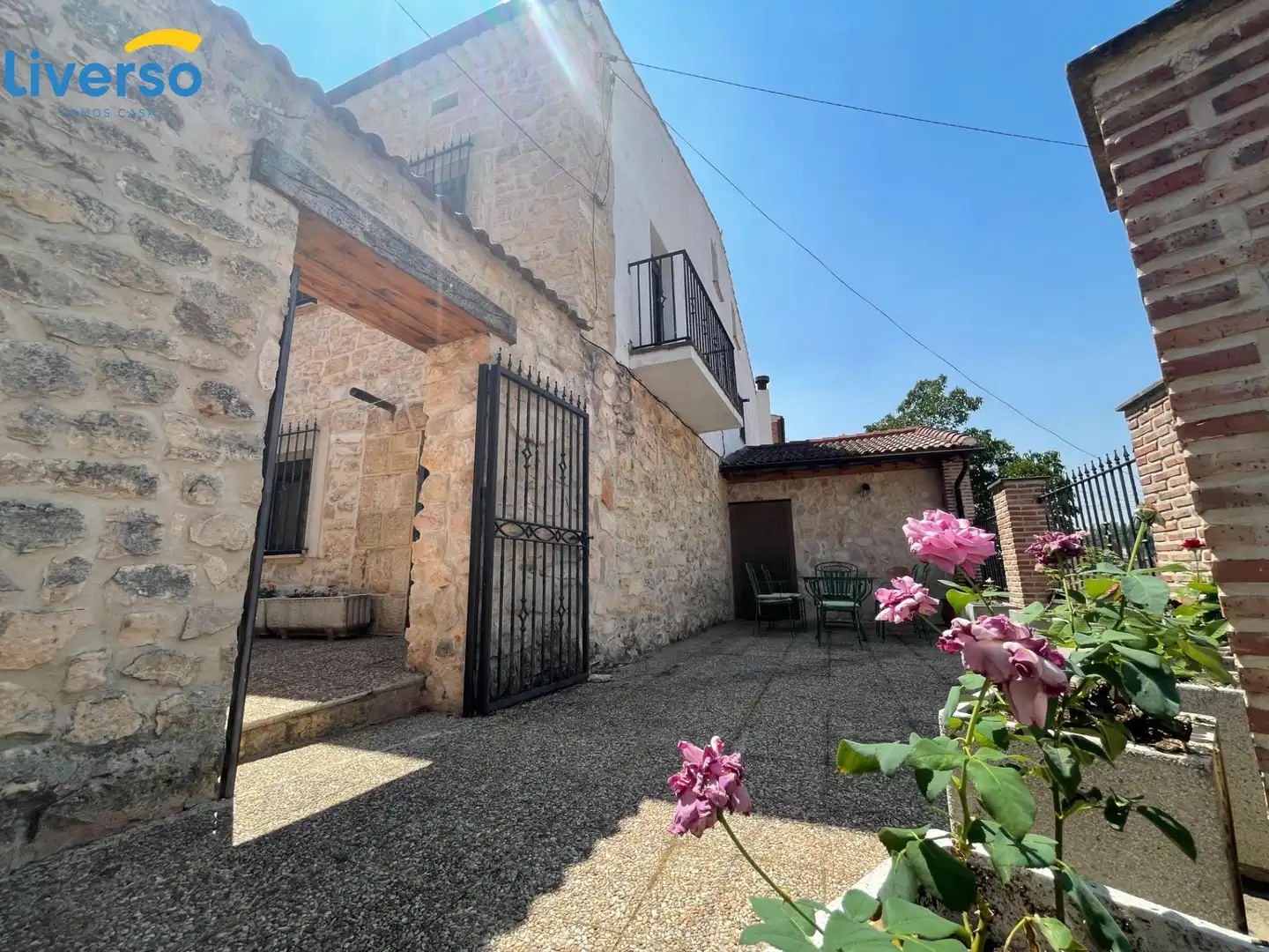 Vista exterior de Finca rústica en venda en Moral de Hornuez amb Terrassa, Traster i Moblat