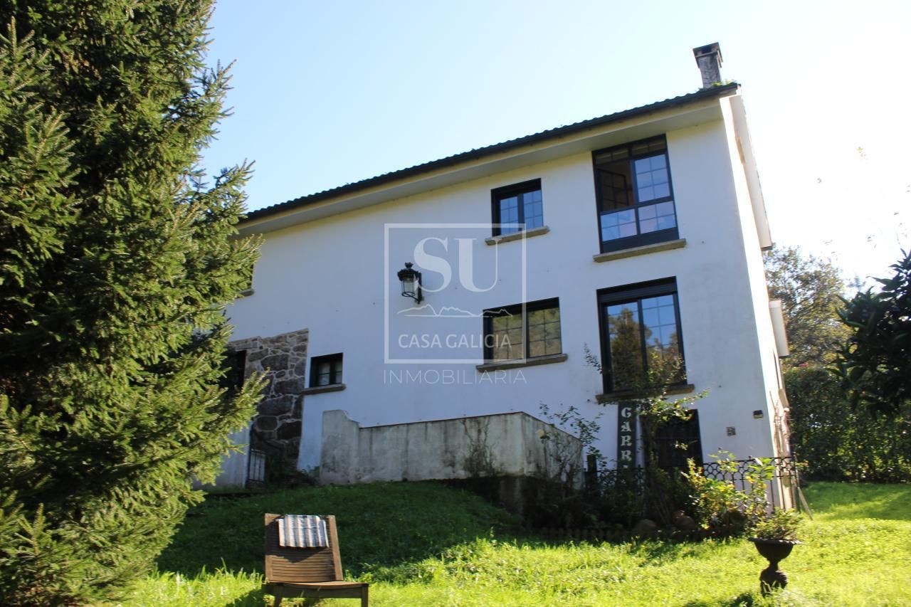 Vista exterior de Casa o xalet en venda en Gondomar amb Calefacció, Jardí privat i Moblat