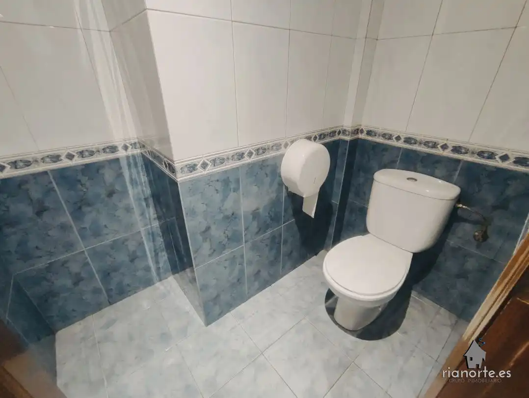 Bany de Local en venda en Langreo amb Aire condicionat
