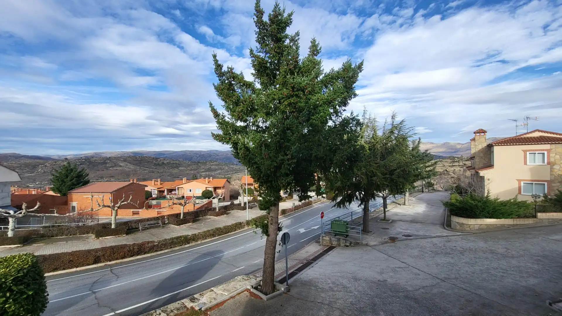 Vista exterior de Casa o xalet en venda en Villanueva de Ávila amb Jardí privat, Terrassa i Traster