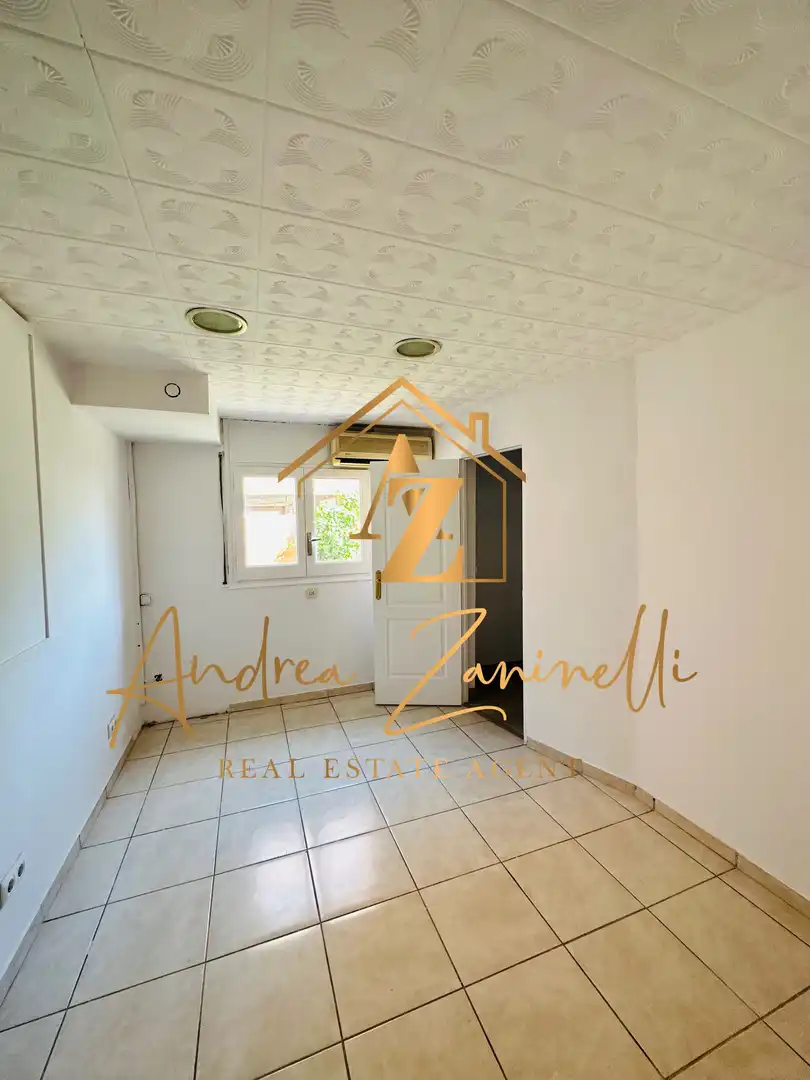 Garden of Office for rent in Empuriabrava  with Air Conditioner and Terrace