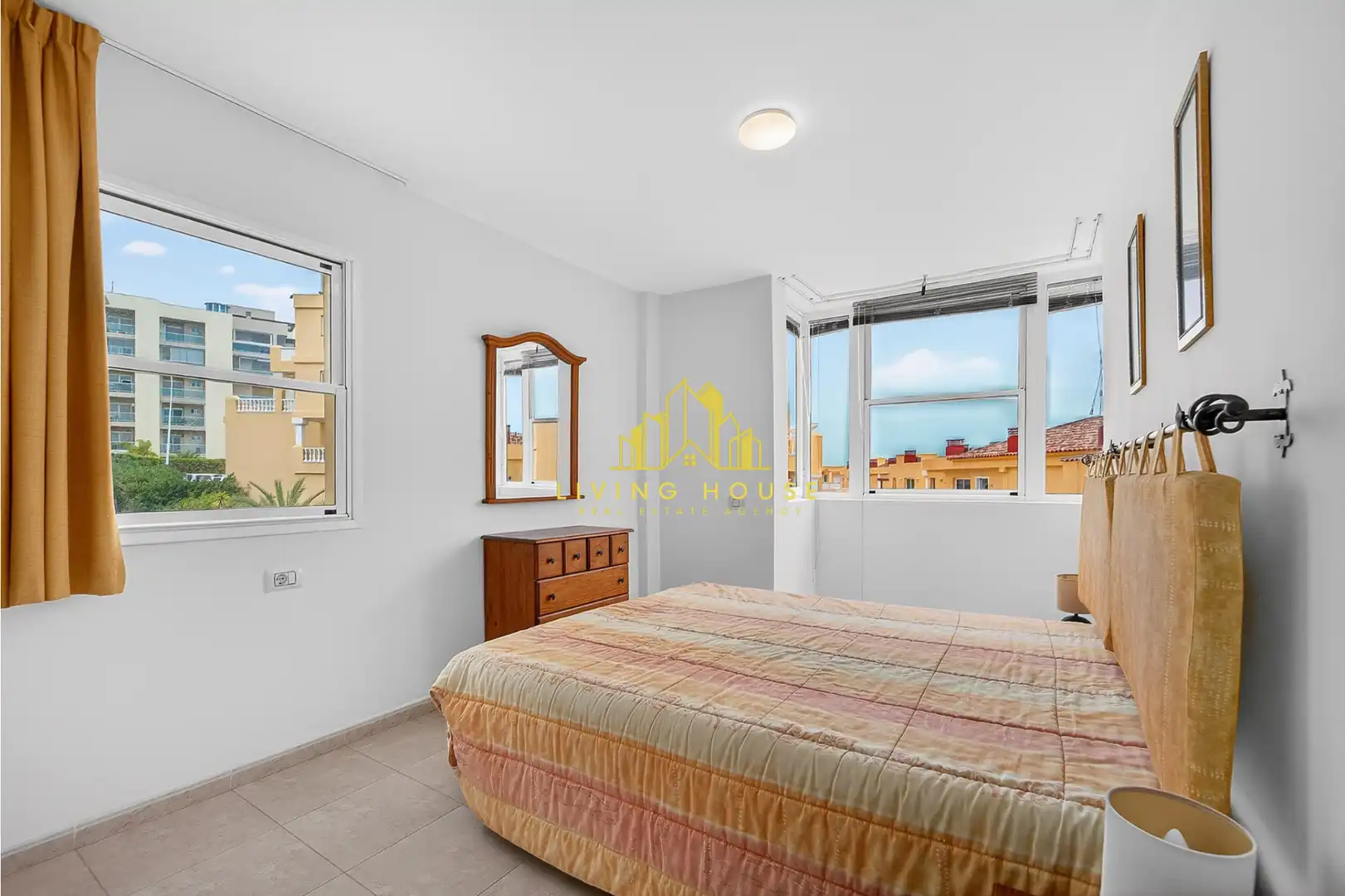 Schlafzimmer von Dachboden zum Verkauf in San Miguel de Abona mit Terrasse, Möbliert und Ofen