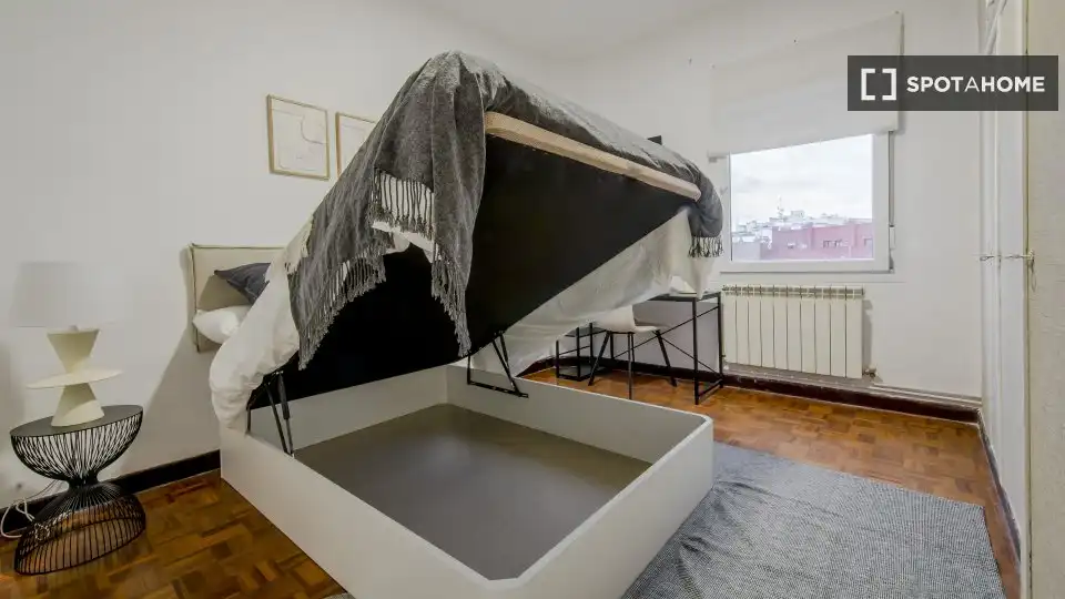 Room in Ciudad Jardín