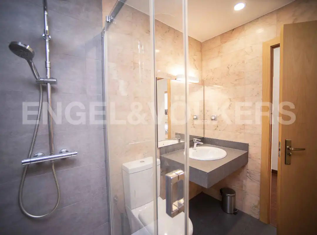 Bathroom of Flat for rent in Barcelona  with Air Conditioner, Heating and Parquet flooring