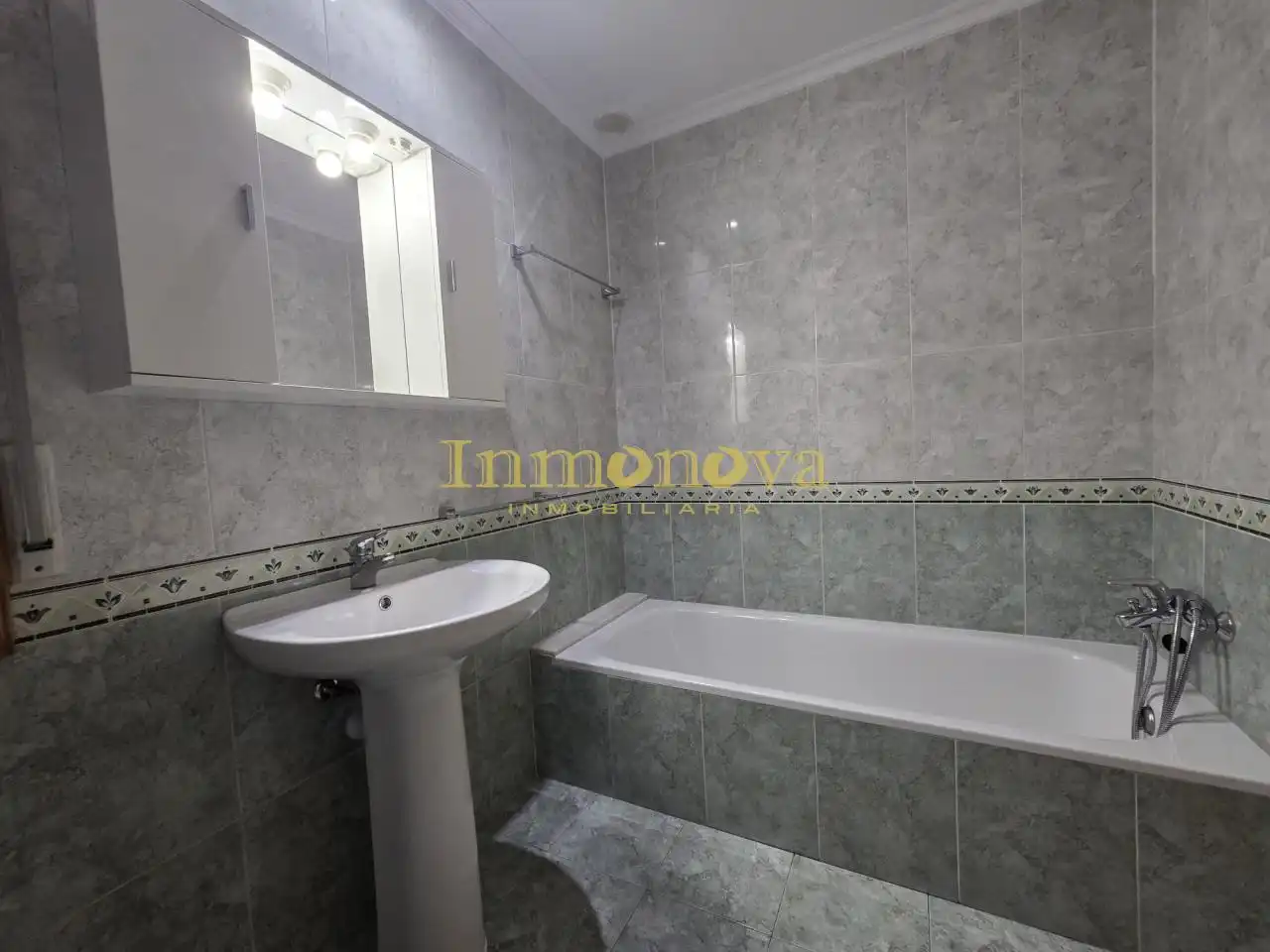 Baño de Piso en venta en Salceda de Caselas con Calefacción, Trastero y Amueblado