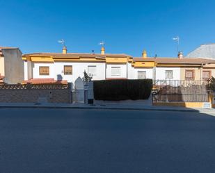 Vista exterior de Casa o xalet en venda en Iznalloz amb Calefacció i Terrassa