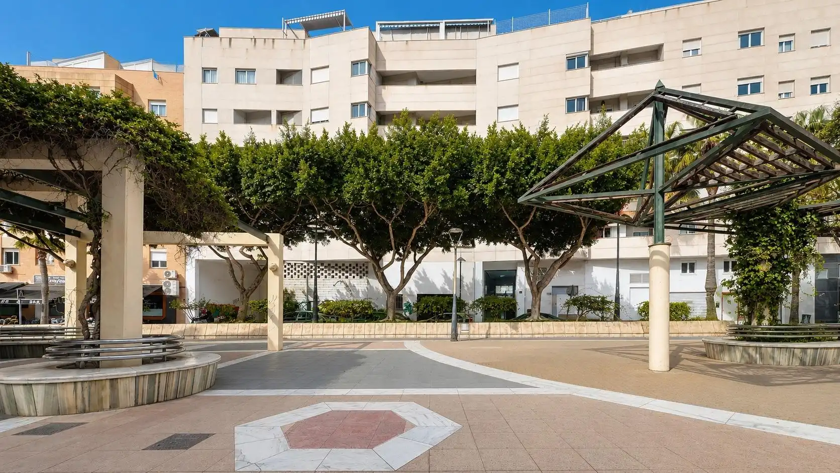 Vista exterior de Pis en venda en Almería amb Aire condicionat i Moblat