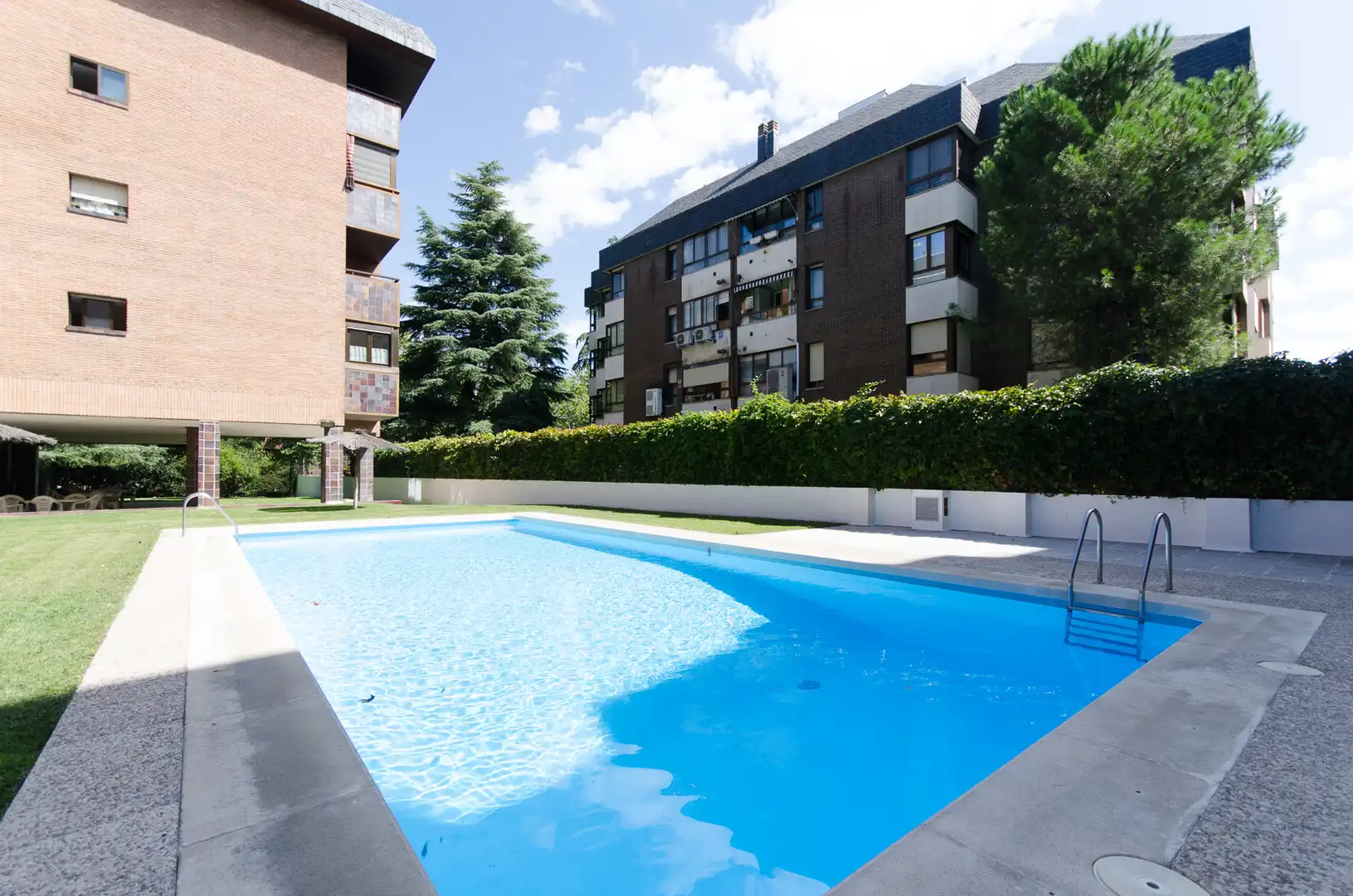 Swimming pool of Flat for rent in Madrid  with Air Conditioner, Heating and Terrace