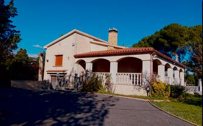 Vista exterior de Casa o xalet en venda en Alcover amb Calefacció, Jardí privat i Parquet