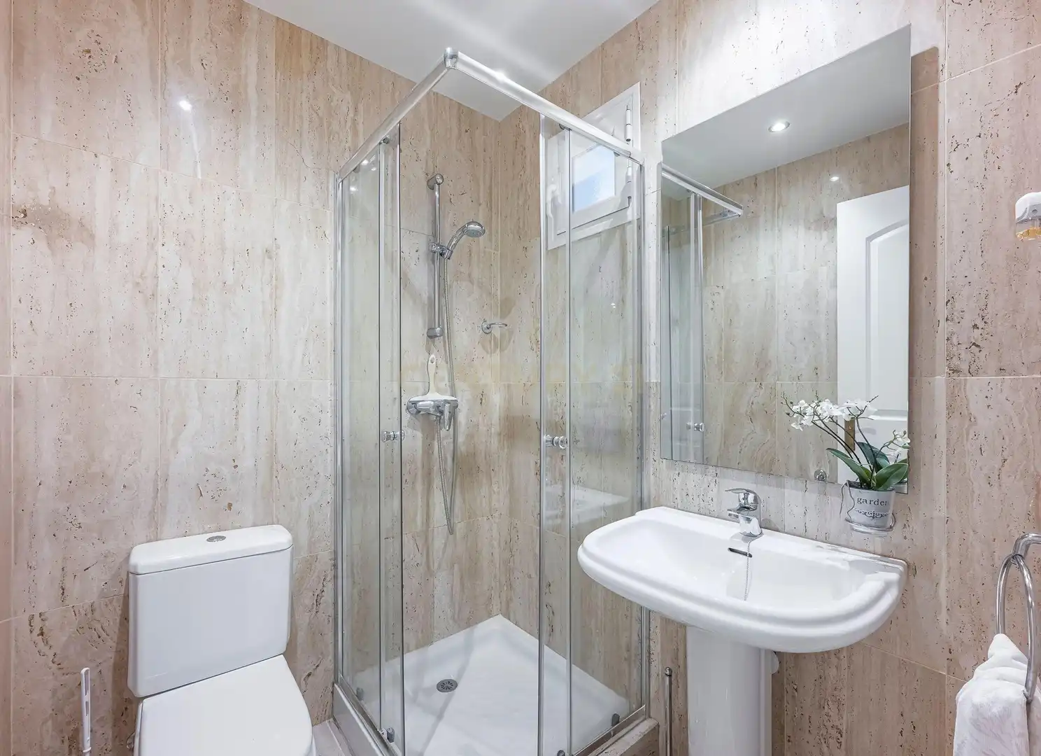 Bathroom of Apartments for rent in Marbella  with Air Conditioner, Private garden and Washing machine
