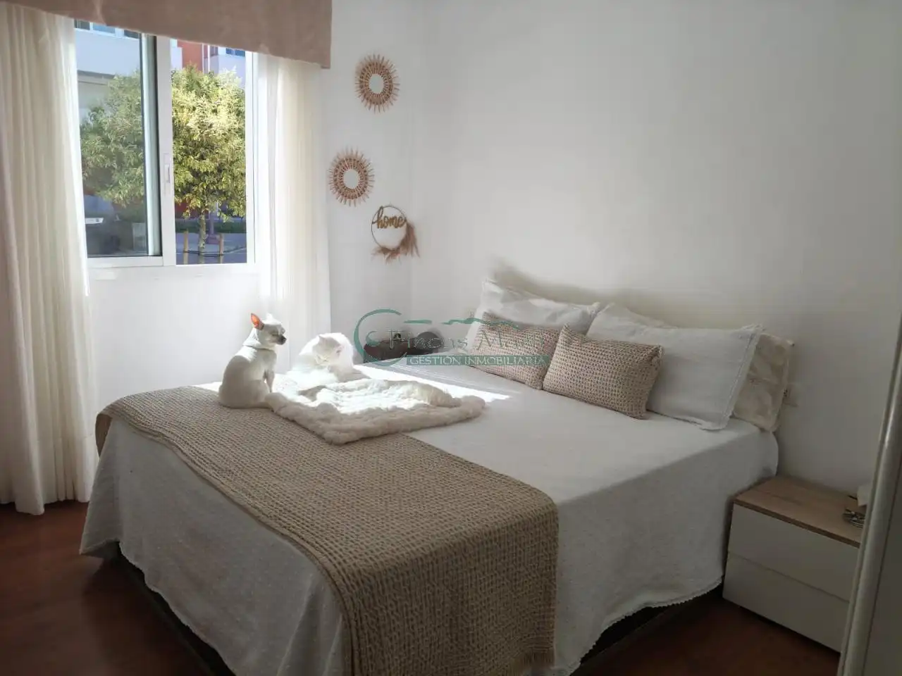 Habitación de Piso en venta en Vigo  con Trastero y Amueblado