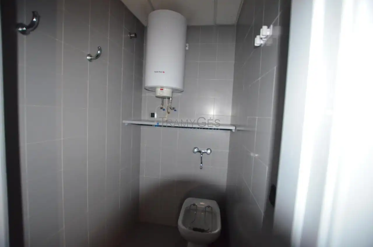 Badezimmer von Geschaftsraum zur Miete in Tomiño mit Klimaanlage