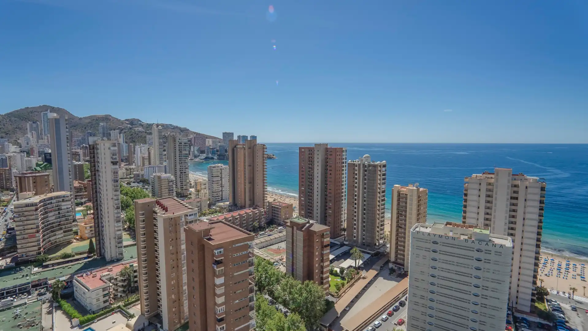 Vista exterior de Àtic en venda en Benidorm amb Piscina, Moblat i Jacuzzi