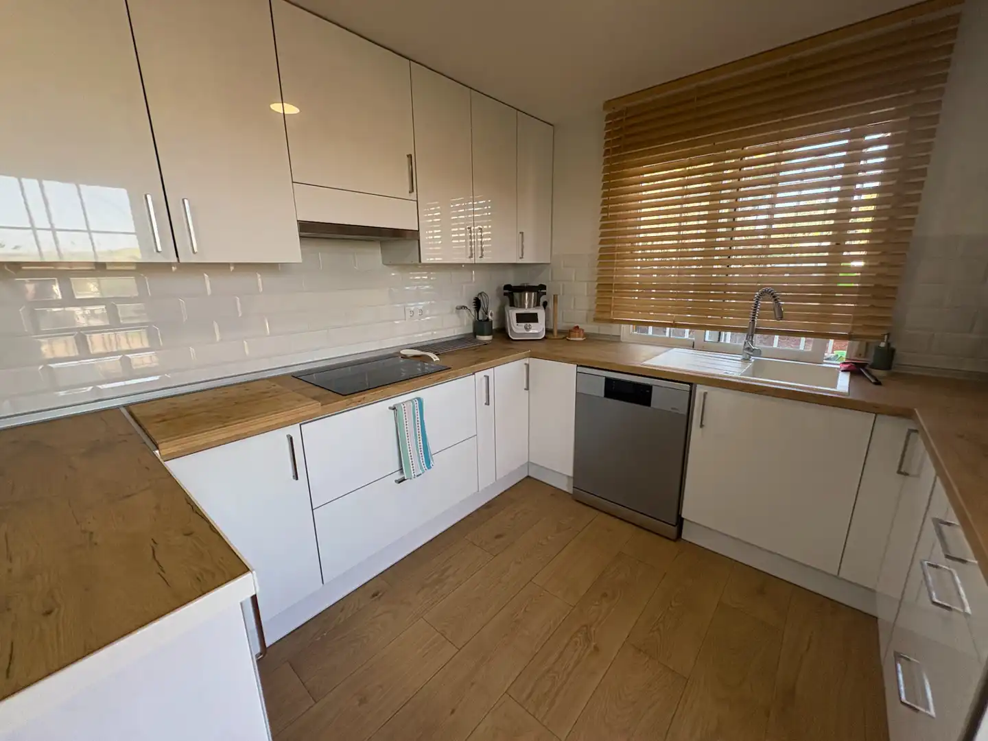 Kitchen of Houses for sale in El Viso de San Juan  with Air Conditioner, Private garden and Parquet flooring