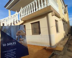 Vista exterior de Casa o xalet en venda en Orihuela amb Aire condicionat, Calefacció i Jardí privat