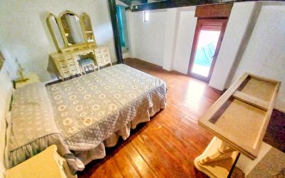 Dormitori de Finca rústica en venda en Fuentelcésped amb Calefacció, Jardí privat i Parquet
