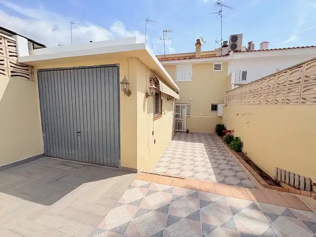 Außenansicht von Einfamilien-Reihenhaus zur Miete in Benaguasil mit Klimaanlage, Terrasse und Ofen