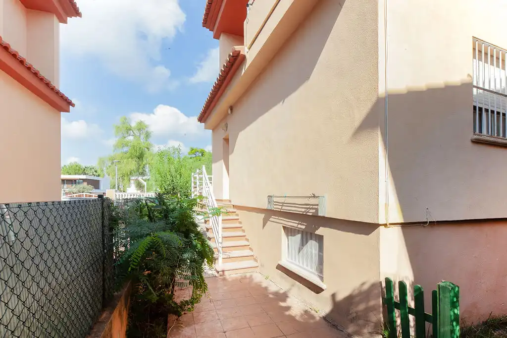Vista exterior de Casa o xalet en venda en Park Nord - Casona