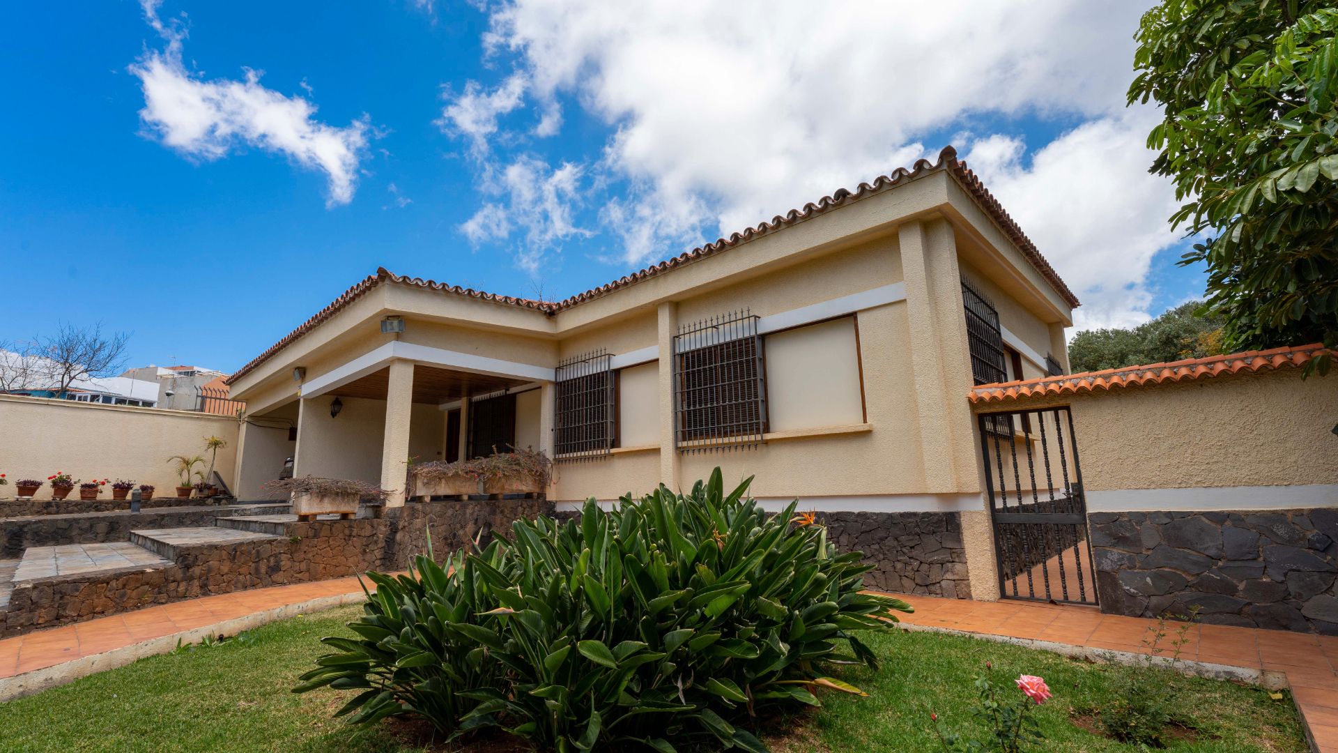 Exterior view of Houses for sale in San Cristóbal de la Laguna  with Private garden, Storage room and Balcony