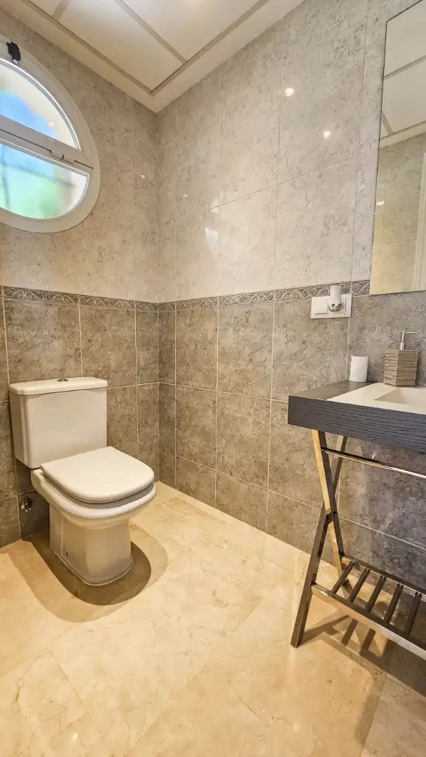 Baño de Casa adosada en venta en Manilva con Aire acondicionado, Piscina y Amueblado