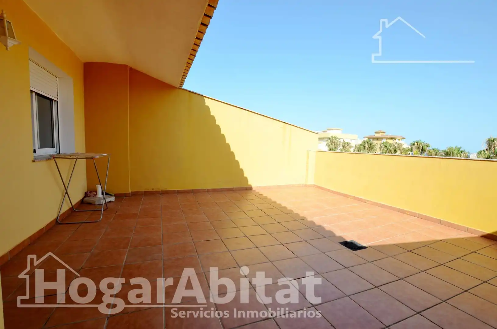 Außenansicht von Dachboden zum Verkauf in Miramar mit Klimaanlage, Terrasse und Gemeinschaftspool