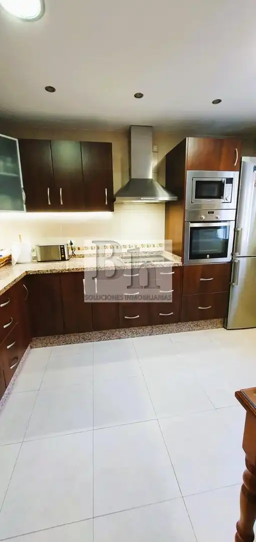 Cocina de Casa adosada en venta en Alhaurín de la Torre con Aire acondicionado, Calefacción y Jardín privado