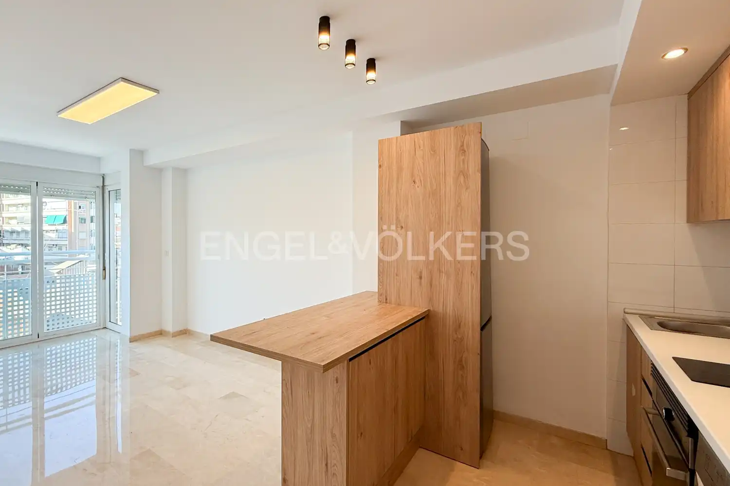 Kitchen of Flat for rent in Valencia  with Air Conditioner and Heating