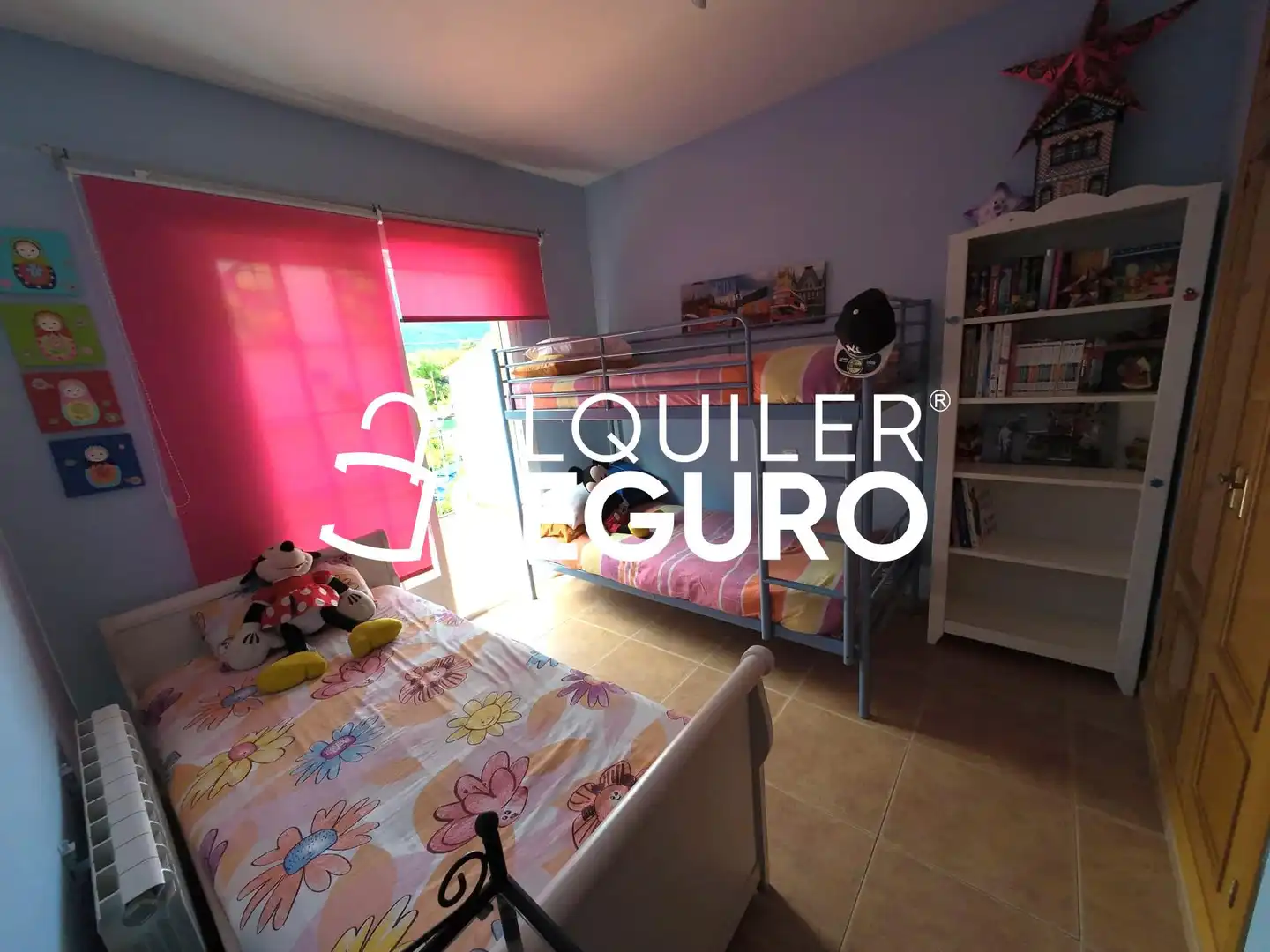 Dormitori de Casa o xalet de lloguer en La Adrada  amb Calefacció, Terrassa i Piscina