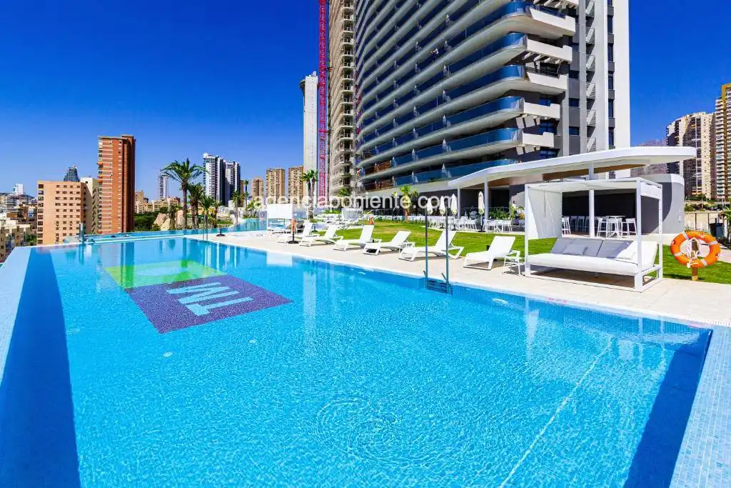 Piscina de Piso de alquiler en Benidorm con Aire acondicionado, Calefacción y Terraza