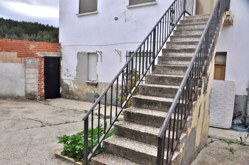 Exterior view of Building for sale in Guardo