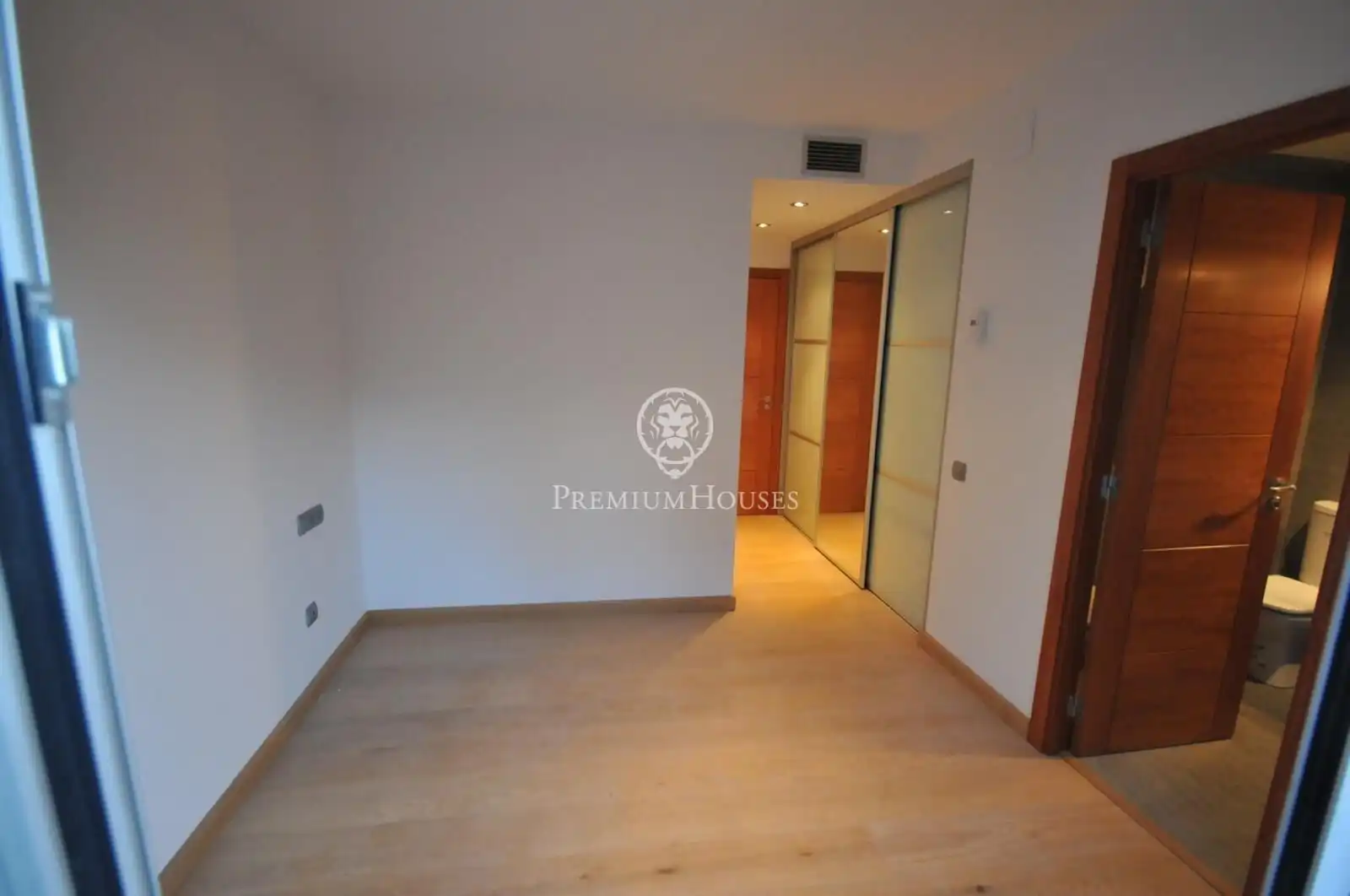 Flat for sale in Barcelona  with Terrace, Storage room and Balcony