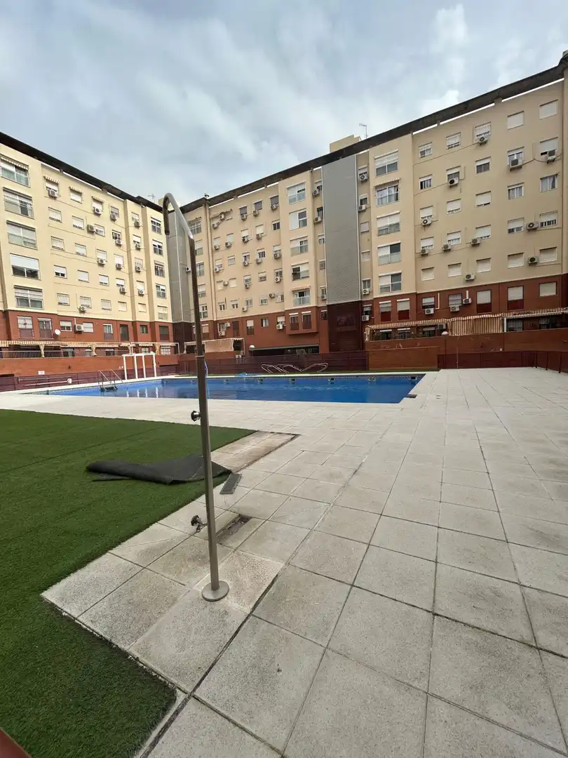 Swimming pool of Flat for sale in Sevilla  with Air Conditioner and Community pool