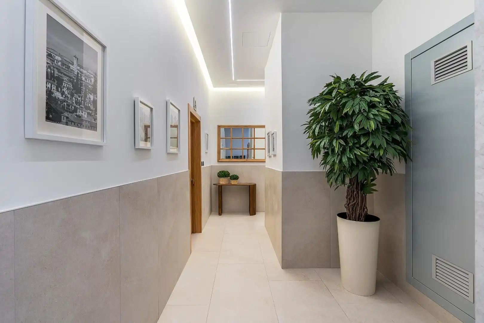 Ground floor for sale in Granada  with Air Conditioner, Private garden and Furnished