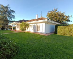 Jardí de Finca rústica en venda en Torrelavega  amb Calefacció i Jardí privat